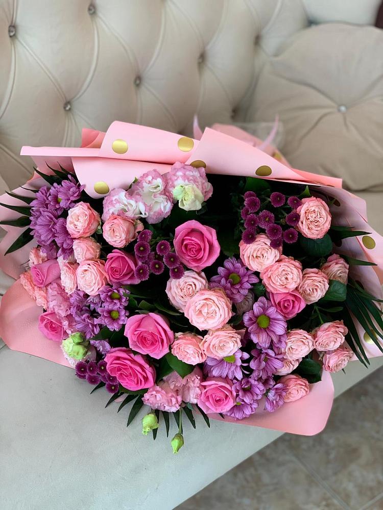 Букет цветов из: Хризантемы, Розы и Лизиантусы в Пяозерский