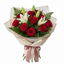 Букет цветов из:  Лилии и Розы в Пяозерский
