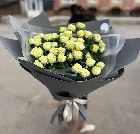 Букет Белые кустовые розы Солинеро в Пяозерский