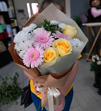 Букет цветов из:  Герберы, Розы и Хризантемы в Пяозерский