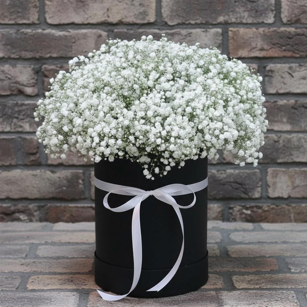 Цветочная композиция из Гипсофила в шляпной коробке в Пяозерский