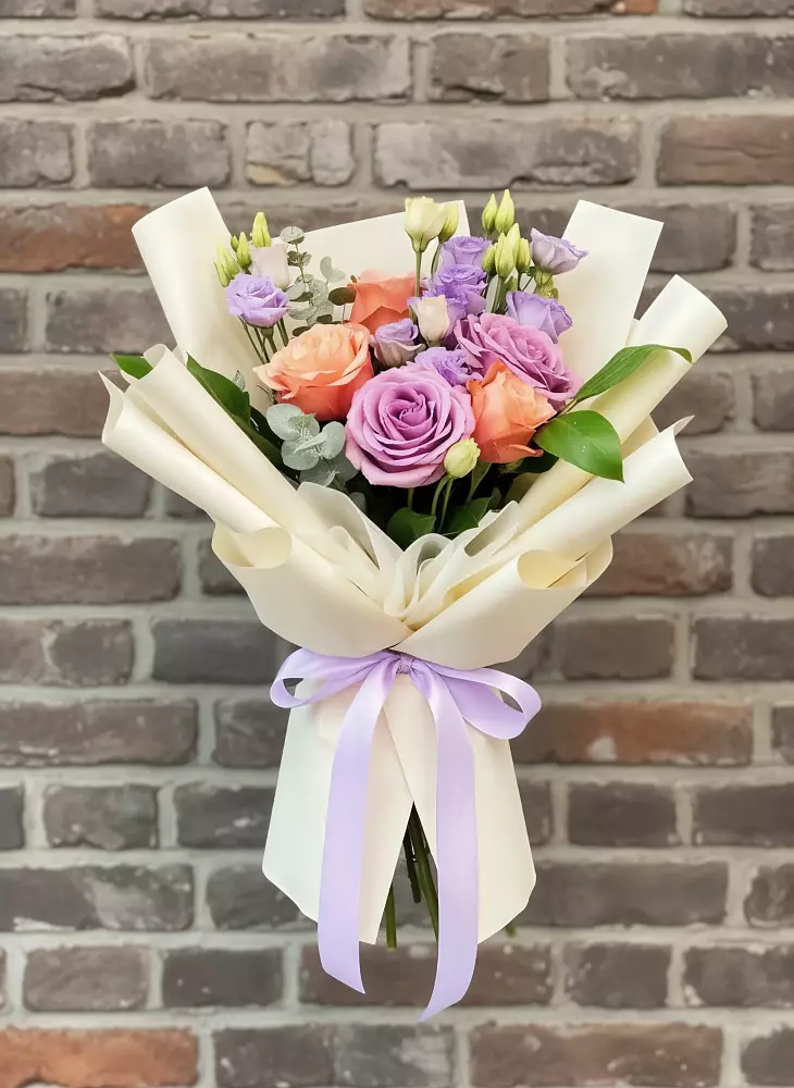 Букет цветов из: Лизиантусы и Розы в Пяозерский