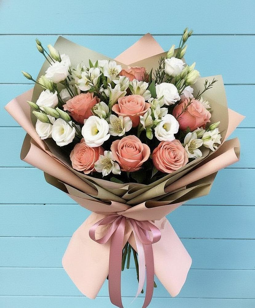 Букет цветов из: Розы, Альстромерии и Лизиантусы в Пяозерский