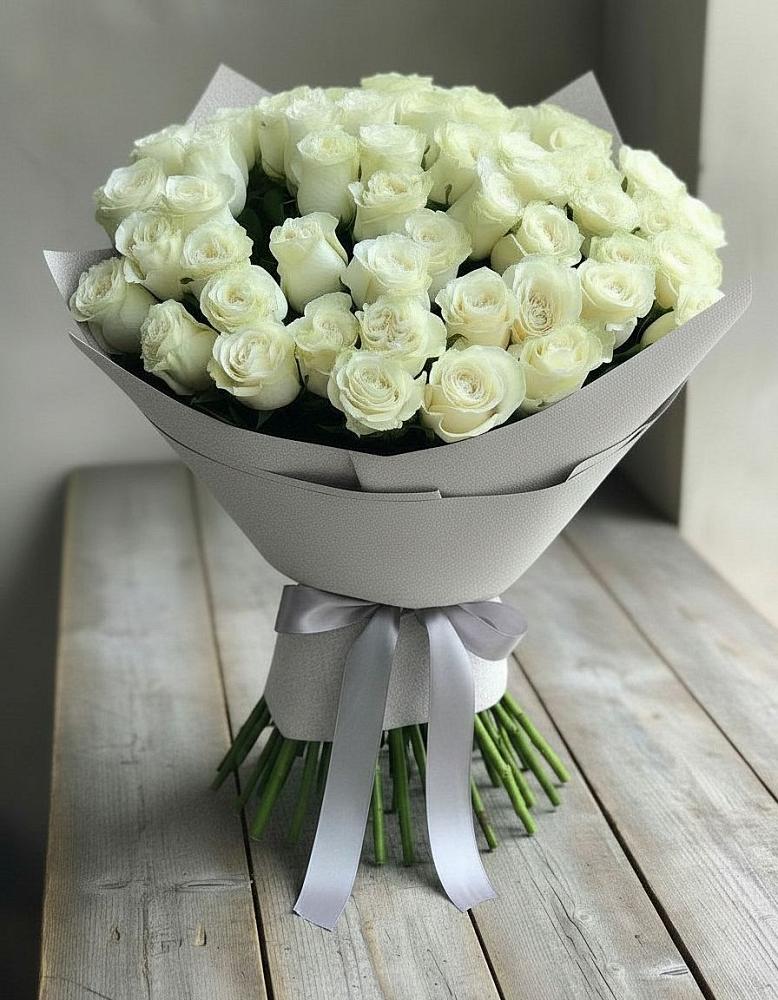 Букет 35 Белых роз в Пяозерский