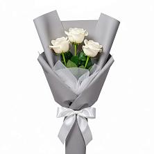 Букет 3 белые розы в Пяозерский