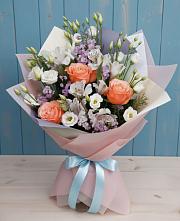 Букет цветов из:  Лизиантусы, Розы, Альстромерии и Гипсофила в Пяозерский