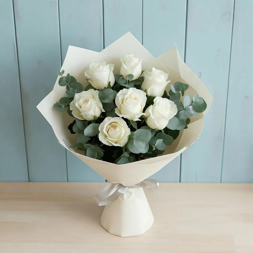 Букет Белые розы в Эвкалипте в Пяозерский