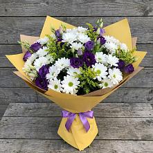 Букет цветов из:  Ирисы, Хризантемы и Ромашки в Пяозерский