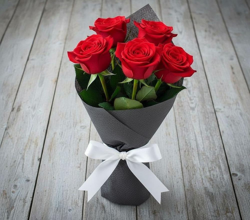 Букет 5 Красных роз Эдлесс Лав в Пяозерский
