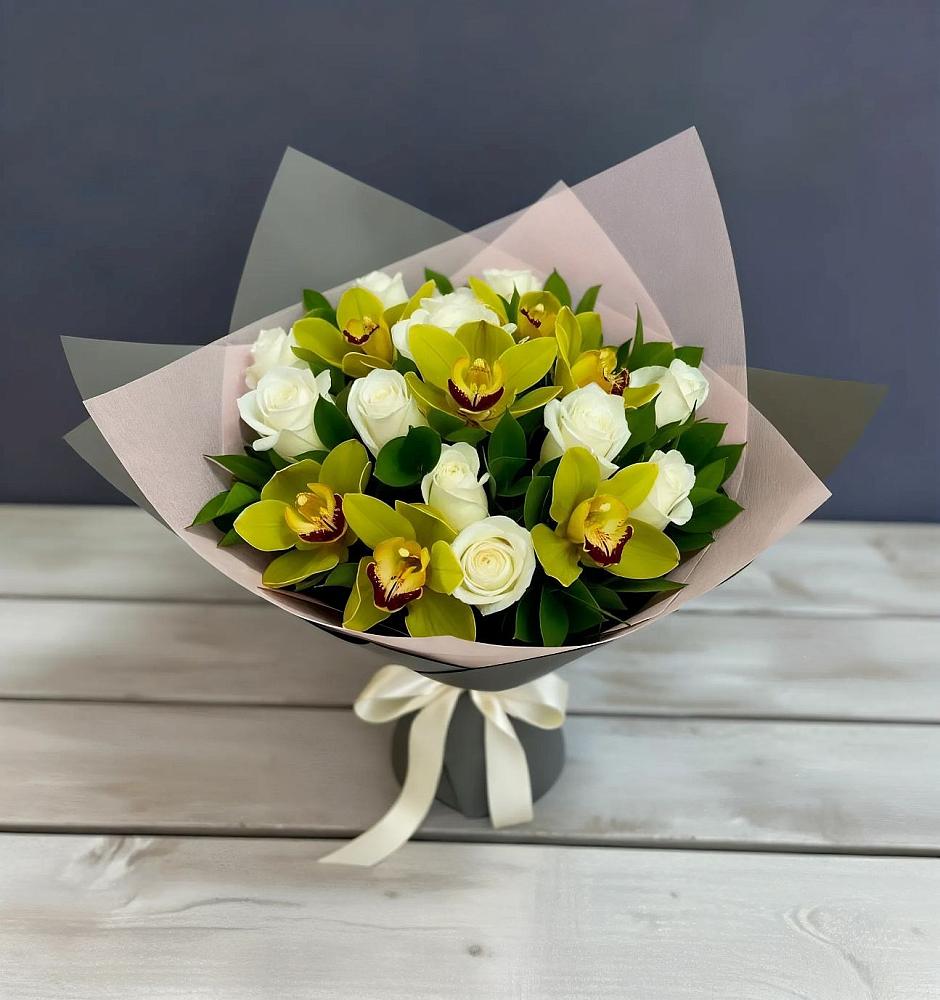 Букет цветов из: Орхидеи и Розы в Пяозерский