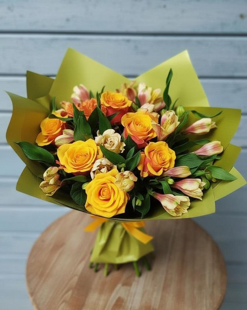 Букет цветов из: Альстромерии и Розы в Пяозерский