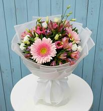 Букет цветов из:  Герберы, Альстромерии и Лизиантусы в Пяозерский
