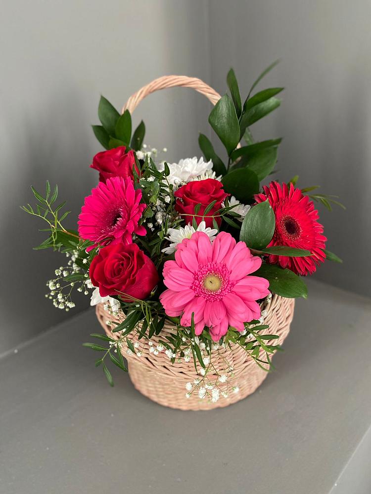 Цветочная композиция из Розы, Хризантемы и Герберы в корзине в Пяозерский