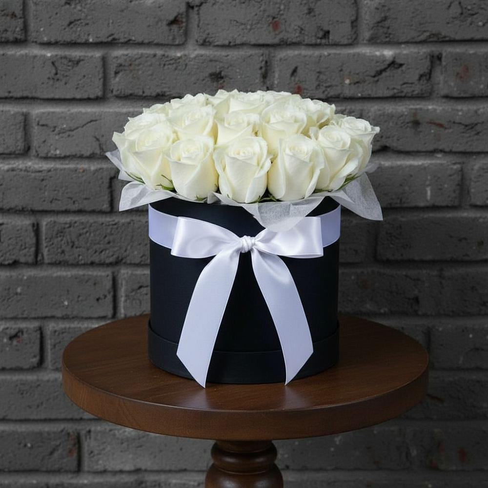 Цветочная композиция из Розы в шляпной коробке в Пяозерский