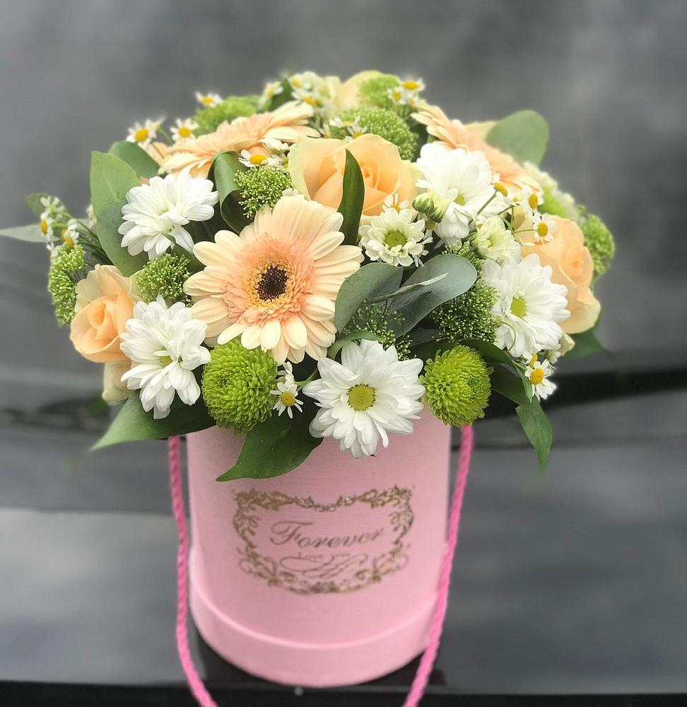 Цветочная композиция из Розы, Герберы и Хризантемы в шляпной коробке в Пяозерский