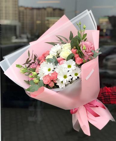 Букет цветов из: Розы, Лизиантусы и Хризантемы в Пяозерский