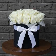 Цветочная композиция из Розы в шляпной коробке в Пяозерский